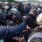 Un grup de joves, ahir durant les protestes per l’acte a la UAB.