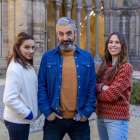 Los presentadores Roger de Gràcia, Candela Figueras y Laia Fontàn.