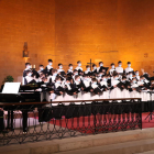 La formación coral infantil actuó anoche en una repleta iglesia de Santa Maria de Balaguer.
