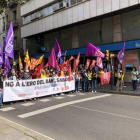 Concentració sindical davant de l'oficina del Banc de Sabadell de la rambla Ferran de Lleida en contra de l'ERO plantejat per l'entitat.