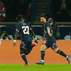 Leo Messi celebra el primer gol que anota des que vesteix la samarreta del club parisenc.