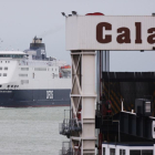 Imatge de vaixells als voltants del port de Calais.