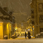 Esquí  -  La nevada garantiza a los complejos de esquí de Lleida un inicio de la campaña con grandes espesores de nieve nueva y abrir la totalidad de los kilómetros esquiables de cara al próximo fin de semana, coincidiendo con el puente de la  ...