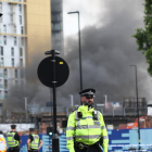La Policía londinense acordonó la zona del incendio.