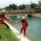 Efectivos de los Bomberos hicieron ayer prácticas acuáticas. 