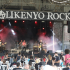 El cuarteto barcelonés de punk-rock Arpaviejas abrió la velada de un Kalikenyo Rock con sillas.