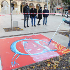 Gubianas va acabar ahir les pintures amb què ha decorat les places del centre de la capital del Pla.