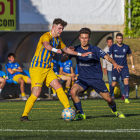 Una acció del partit d’ahir entre el Sant Just i l’Atlètic Lleida.