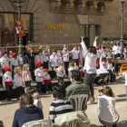 Els cantaires més petits van delectar el públic amb aquestes cançons tradicionals ahir des de la plaça Major de Cervera.