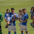 Pau Torres, José Ruiz, Marc Martínez y Abel Molinero posaron tras el partido con sus hijos.