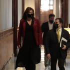 La presidenta del Parlament, Laura Borràs, i Jaume Alonso-Cuevillas als passadissos de la cambra.