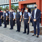 Minut de silenci pel caporal mort - En totes les comissàries dels Mossos es va guardar ahir un minut de silenci en memòria del caporal que va morir dimarts durant un entrenament en una cova a Matadepera. A la de Lleida (a la foto) va participar e ...