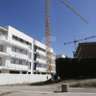 Imagen de un edificio que se encuentra en fase de construcción en la ciudad de Lleida