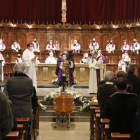 Funeral por la tarde en la Catedral, después de que por la mañana se oficiara uno solo para sacerdotes. 