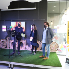 Acte de presentació del nou Carnet Jove de Lleida, ahir a l’Espai Jove del carrer la Palma.
