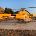 Un helicòpter actuant des de l’heliport de Tiurana.