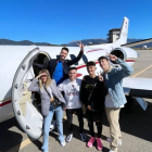 Los ‘youtubers’ en el avión que cogieron en La Seu.
