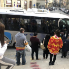 Viatgers pugen al bus que substitueix el tren cancel·lat a Tàrrega.