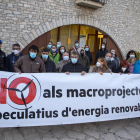 Imagen de la protesta de ayer de los vecinos de Estaràs.