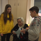 Alumnes de Guissona duen a terme un projecte per acostar els adolescents amb les persones grans