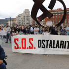 La protesta del sector hostelero del País Vasco, ayer en Bilbao.