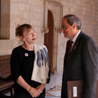 El president Torra, ahir, amb la premi Nobel de la Pau Jody Williams, al Palau de la Generalitat.