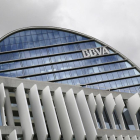 Imatge de la seu corporativa del BBVA a Madrid. L’entitat explora una fusió amb el Banc Sabadell.