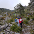 Imatge de senderistes al camí que va de Cava al Querforadat, a l’Alt Urgell.