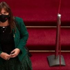 La Presidenta del Parlament, Laura Borràs, en los pasillos de la cámara catalana