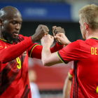 Lukaku i De Bruyne celebren un dels gols belgues.