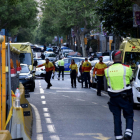 Dispositiu d’emergències al carrer Rosselló de Barcelona, dissabte a la tarda.