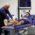 Luis Suárez inició ayer la recuperación tras su intervención quirúrgica en la rodilla derecha.