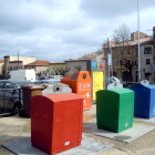 Contenedores de basura en el centro de Solsona.