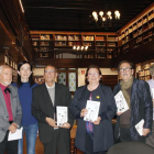 Els protagonistes de la presentació de l’antologia poètica, ahir a la biblioteca de l’IEI.