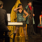 Casado, al centre de la imatge, durant una funció.