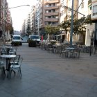 Els bars de Lleida reprenen l'activitat però el fred fa que pocs clients optin per les terrasses