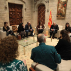 El president Torra, ayer, en el Palau de la Generalitat, con eurodiputados que visitaron a los presos.