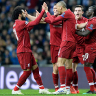 Los jugadores del Liverpool celebran uno de los goles en Oporto.