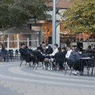 Les terrasses poden obrir des de dilluns passat. A la imatge, la plaça Ricard Viñes.