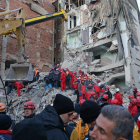 Imatge d’un edifici en ruïna després del terratrèmol.