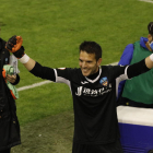 Pau Torres celebra la victòria al final del partit.