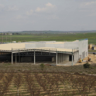 La planta de selección de residuos en construcción en el recinto del vertedero de Montoliu.