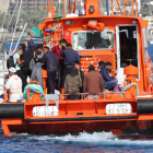Unos 300 migrantes fueron rescatados ayer en Canarias.