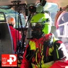 L’equip de muntanya dels Pompièrs va treballar amb l’helicòpter.