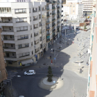 Vista del tramo peatonal de la calle Bisbe Ruano, con la plaza Ricard Viñes al fondo. 