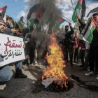 Els palestins van protestar als carrers contra l’acord.