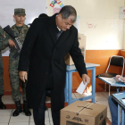 El aún presidente Rafael Correa, votando.