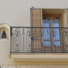 Imatge de la façana d'una casa d'Alcoletge, al Segrià.
