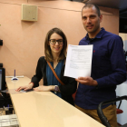La primera parella que s'ha inscrit al registre de parelles de fet de Catalunya.