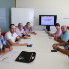 Imatge de la reunió mantinguda ahir a Lleida per representants del sector.